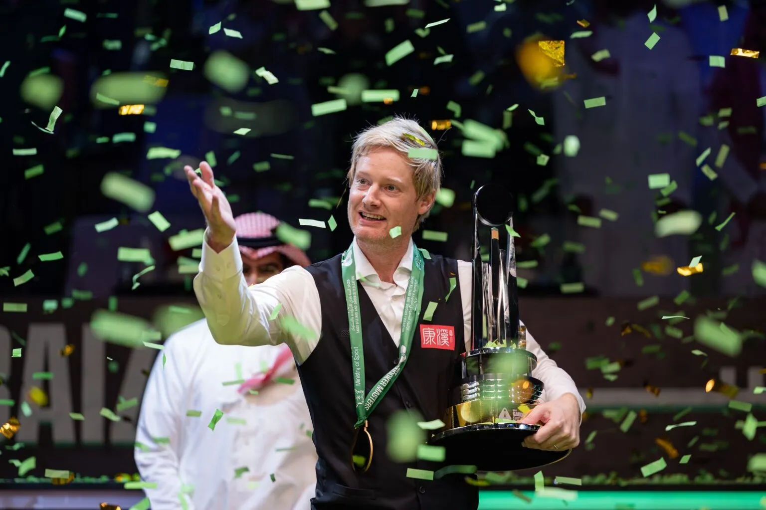 معالي نائب وزير الرياضة يتوّج الأسترالي نيل روبرتسون بلقب بطولة الماسترز للسنوكر 2025